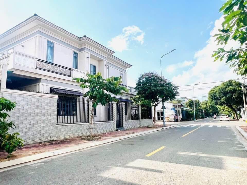 Bán biệt thự căn góc tại trung tâm TP Bà Rịa BRVT diện tích 200m